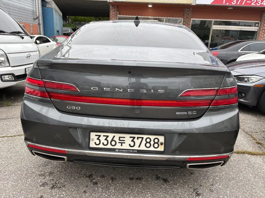 Genesis G90