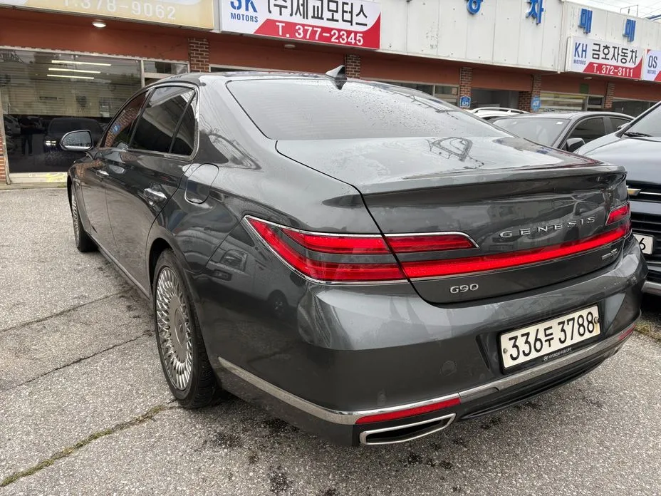 Genesis G90