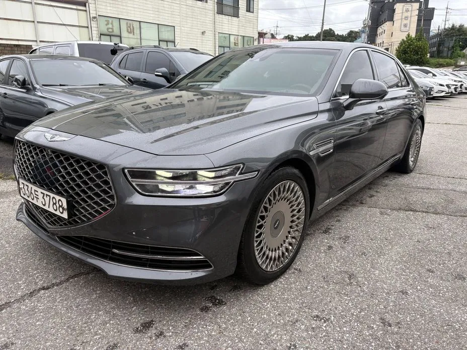 Genesis G90