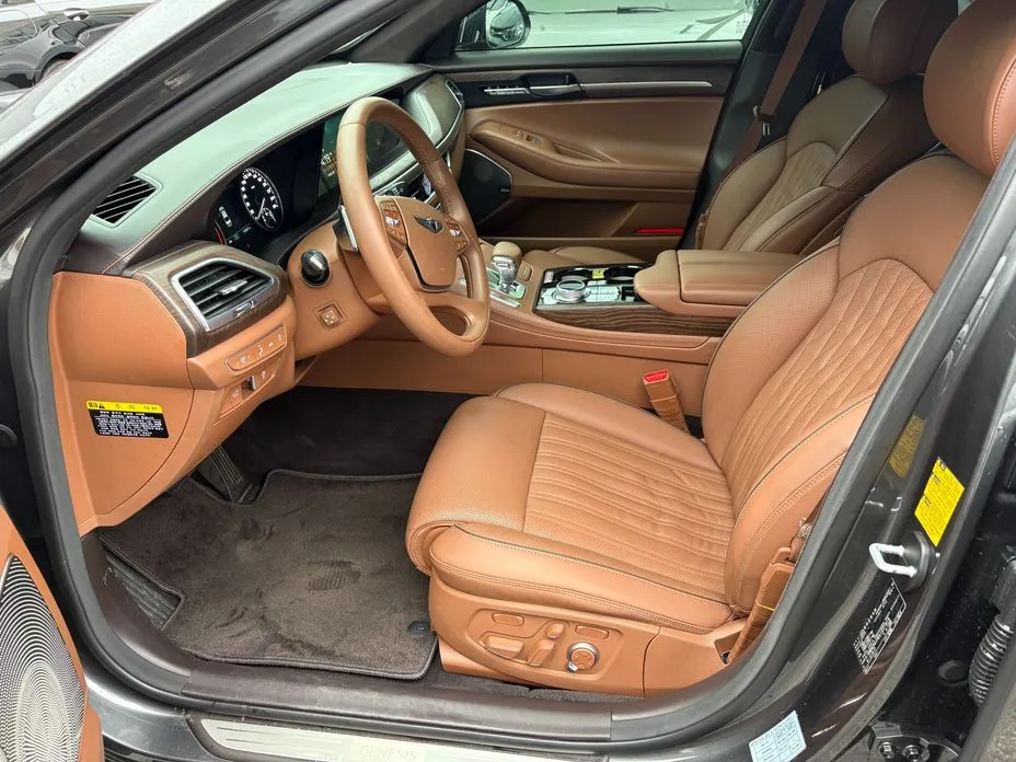 Genesis G90