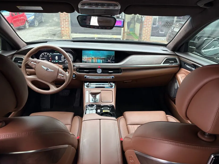 Genesis G90