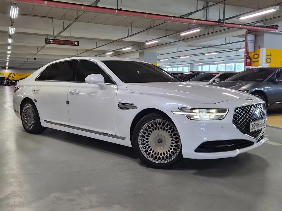 Genesis G90