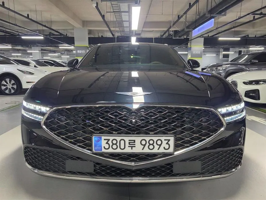 Genesis G90