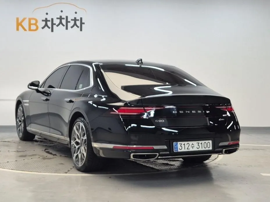 Genesis G90