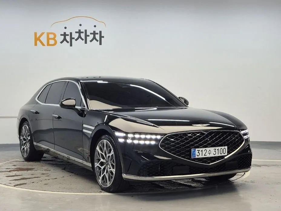 Genesis G90