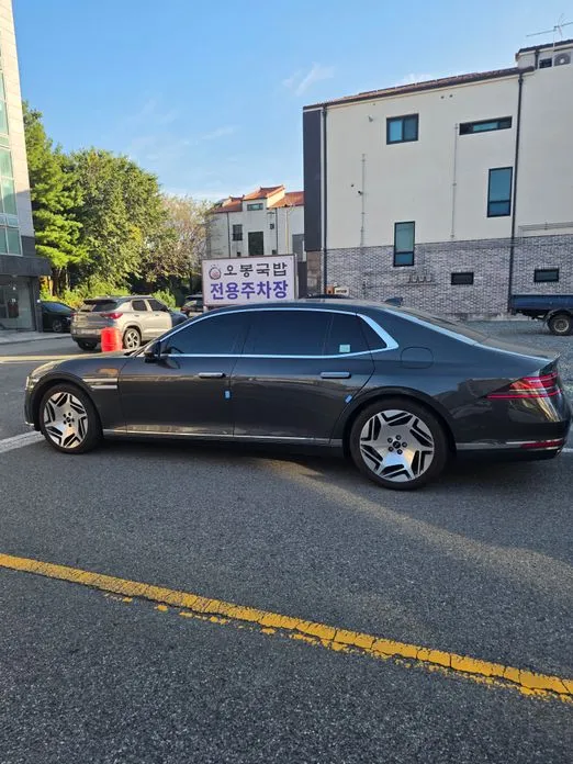 Genesis G90
