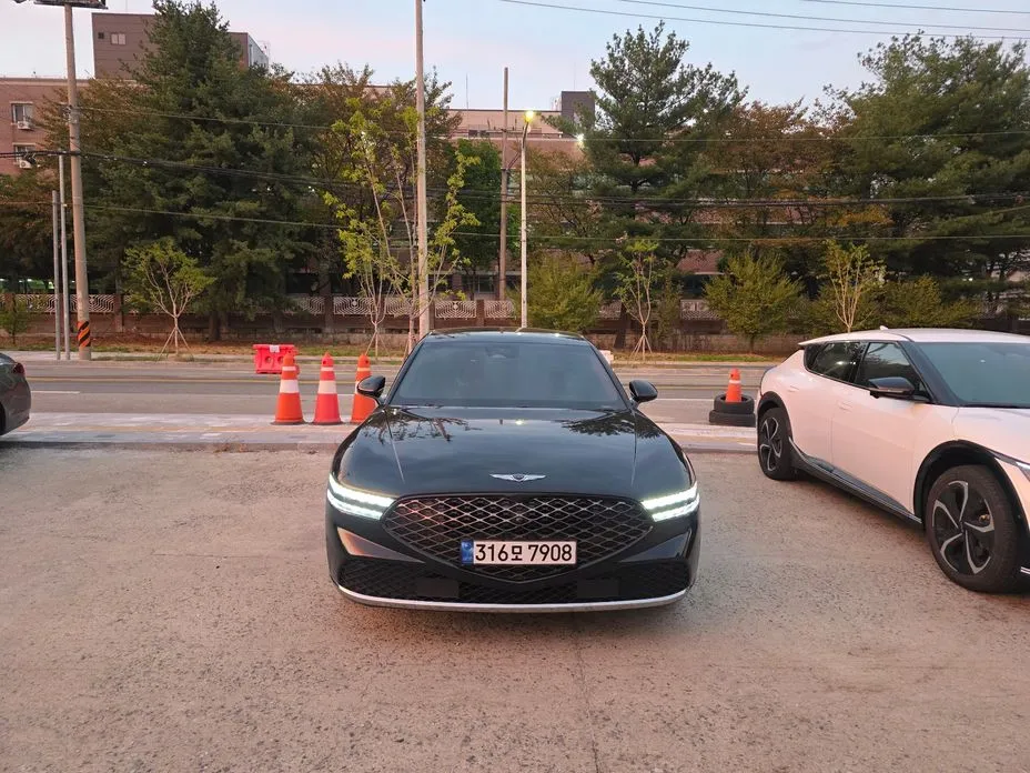 Genesis G90