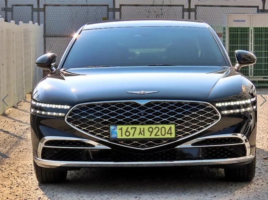 Genesis G90