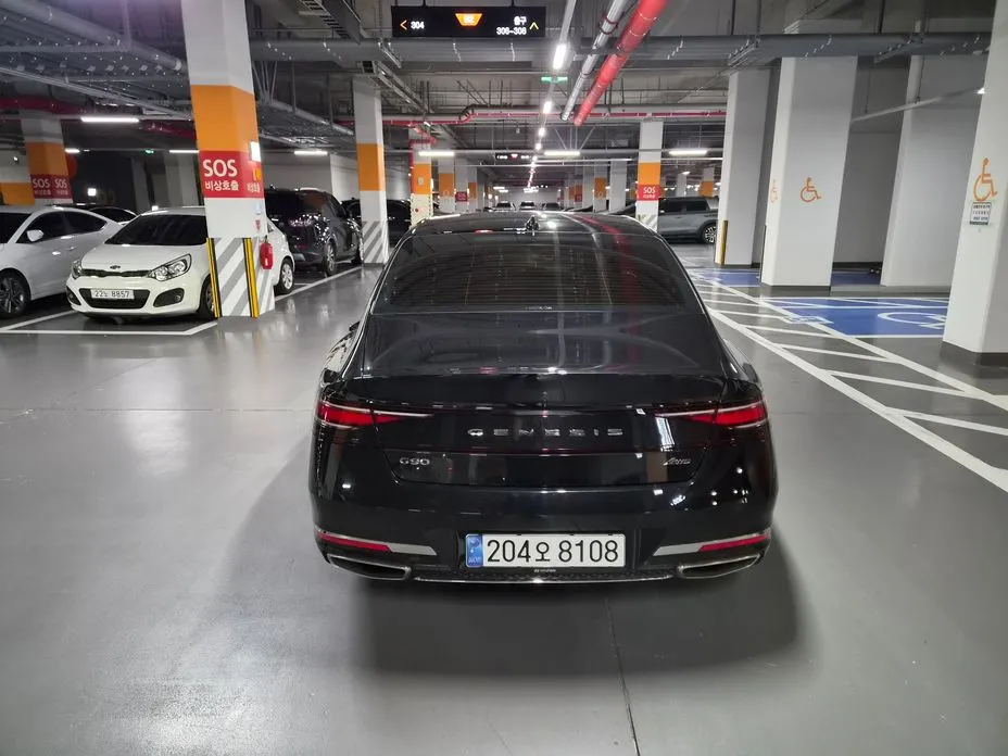 Genesis G90