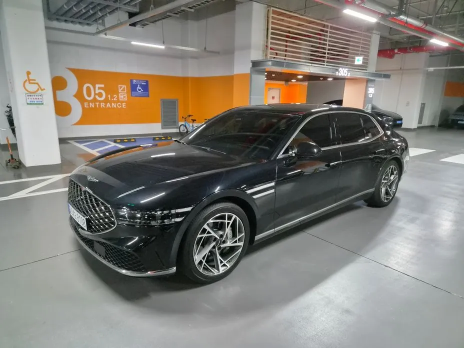 Genesis G90