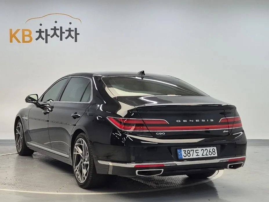 Genesis G90
