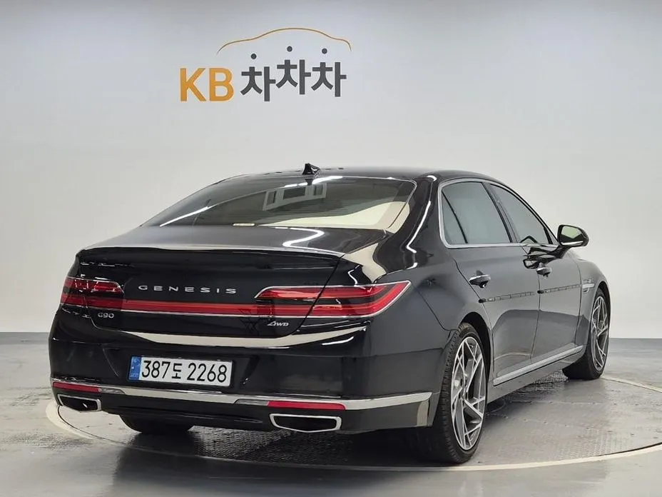 Genesis G90