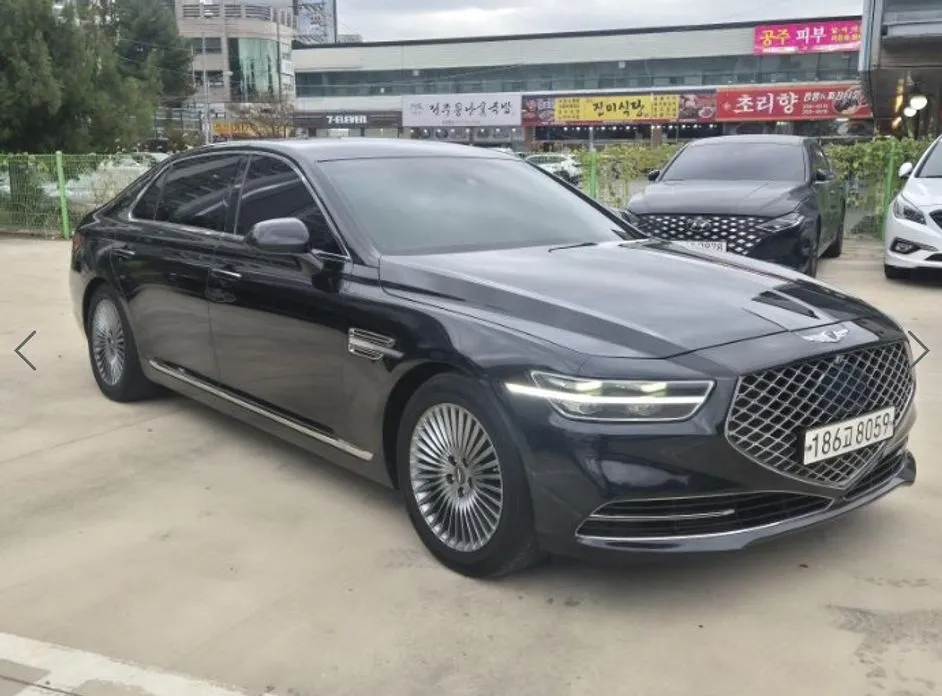 Genesis G90
