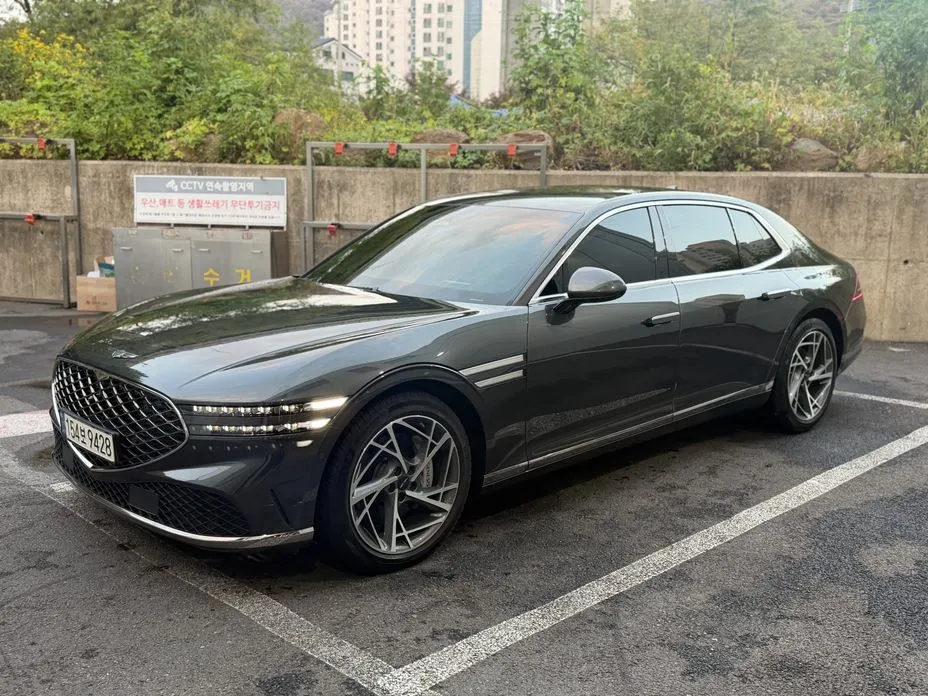 Genesis G90
