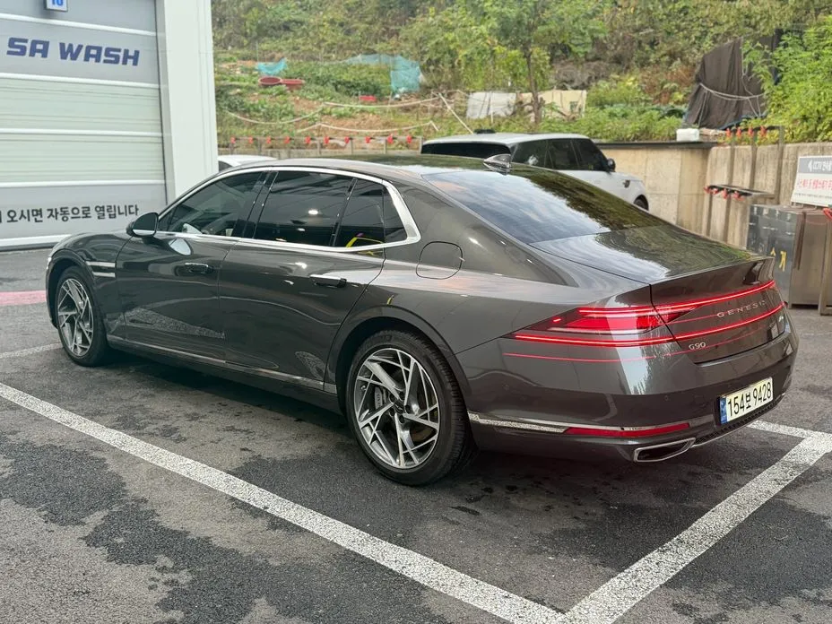 Genesis G90