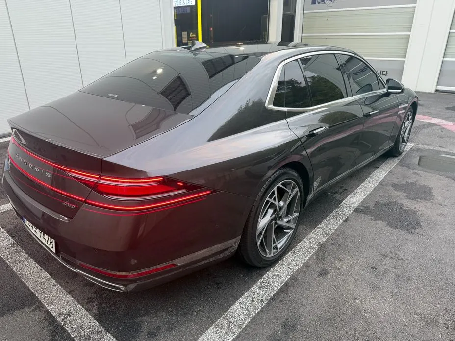 Genesis G90
