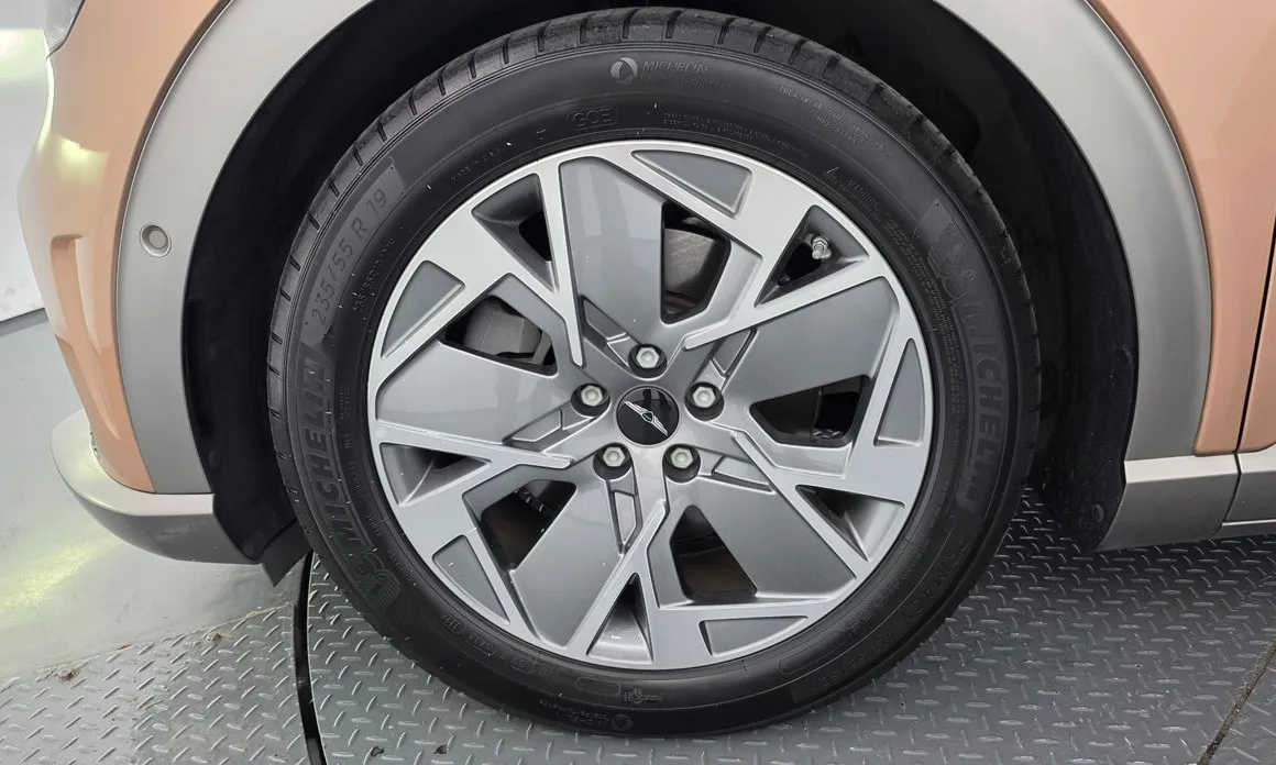 Genesis GV60