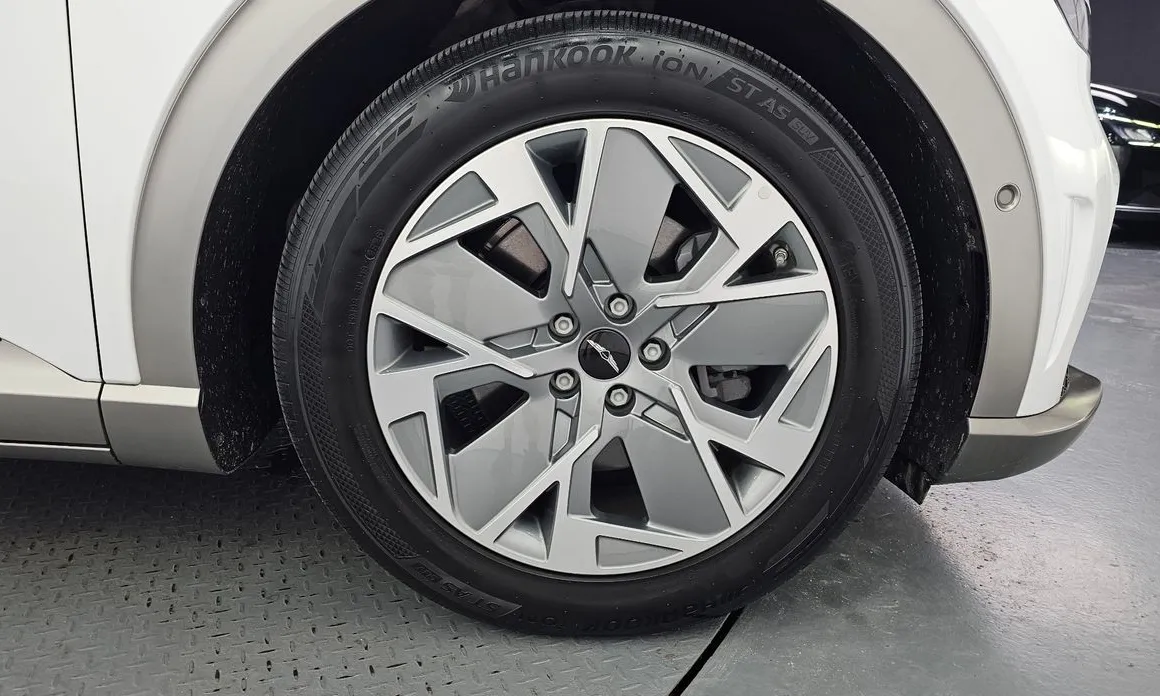 Genesis GV60