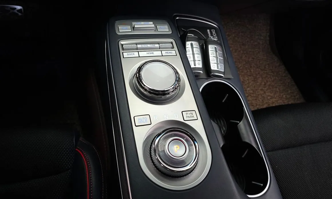 Genesis GV70