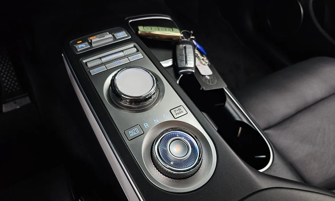 Genesis GV70