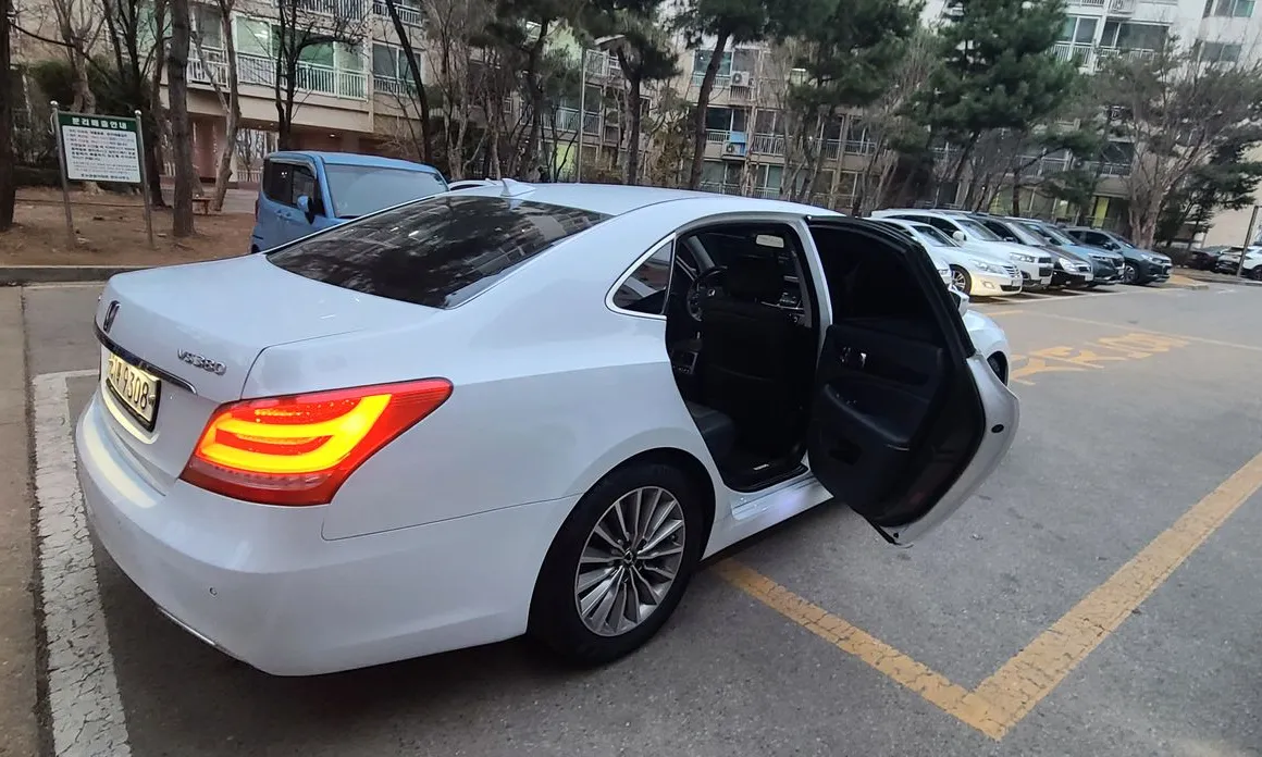 Hyundai Equus