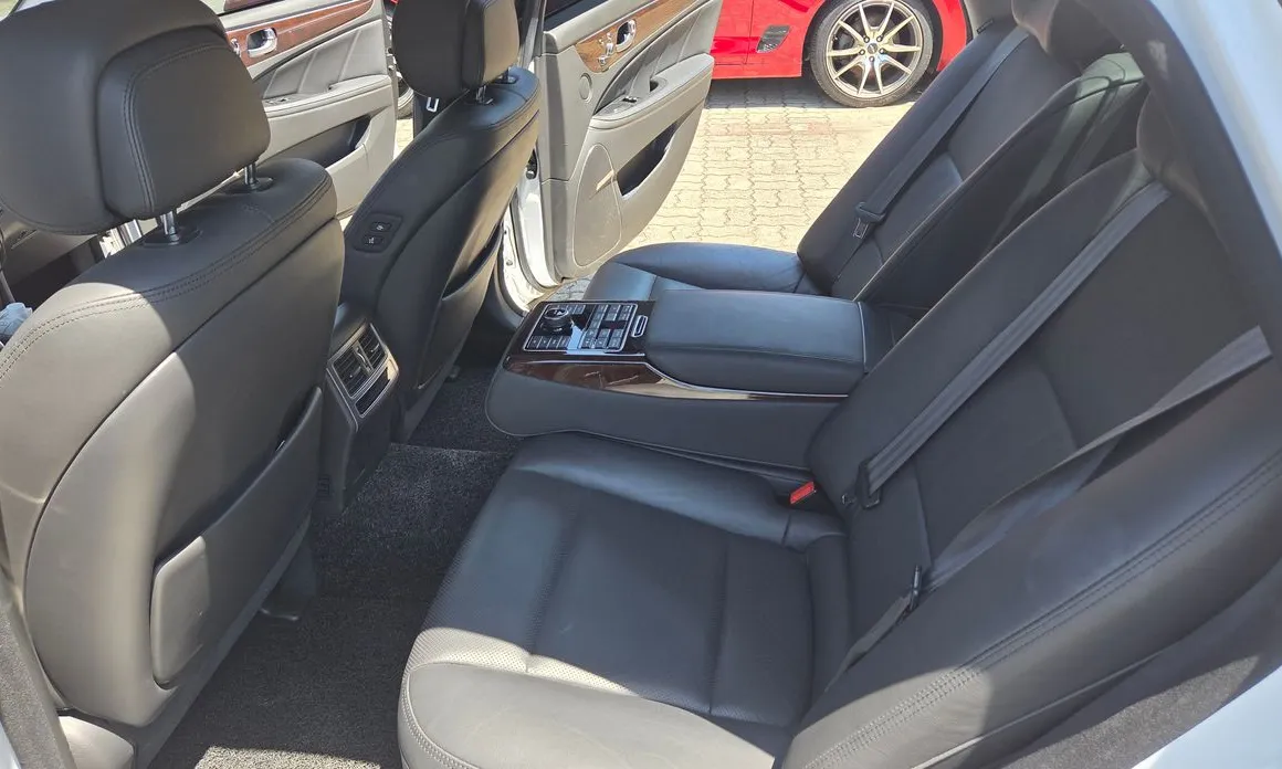Hyundai Equus