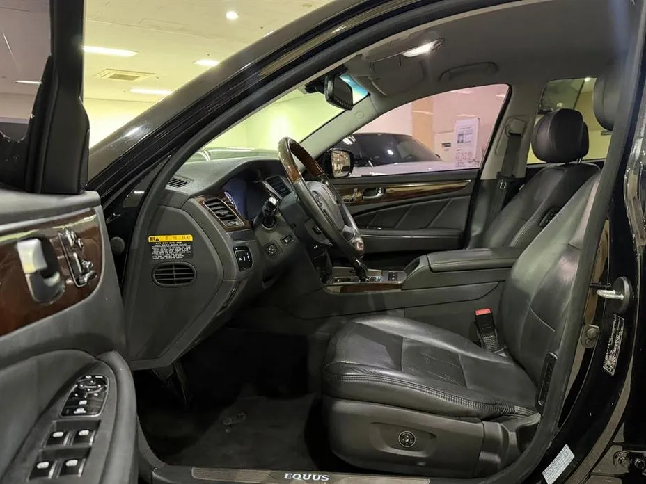 Hyundai Equus