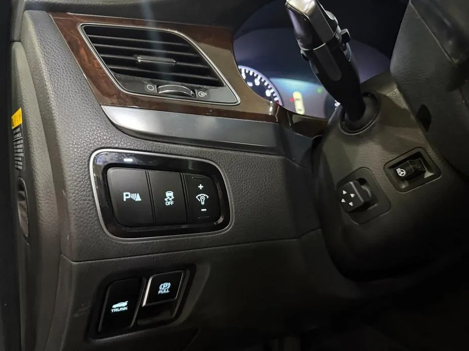 Hyundai Equus