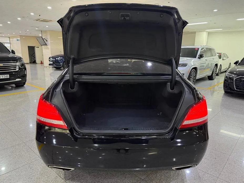 Hyundai Equus