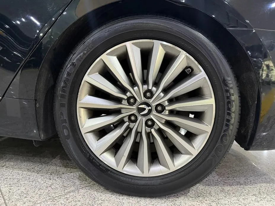 Hyundai Equus
