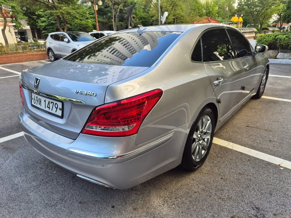 Hyundai Equus