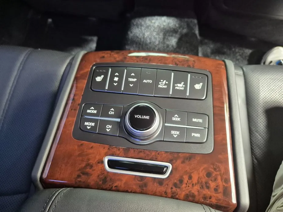 Hyundai Equus
