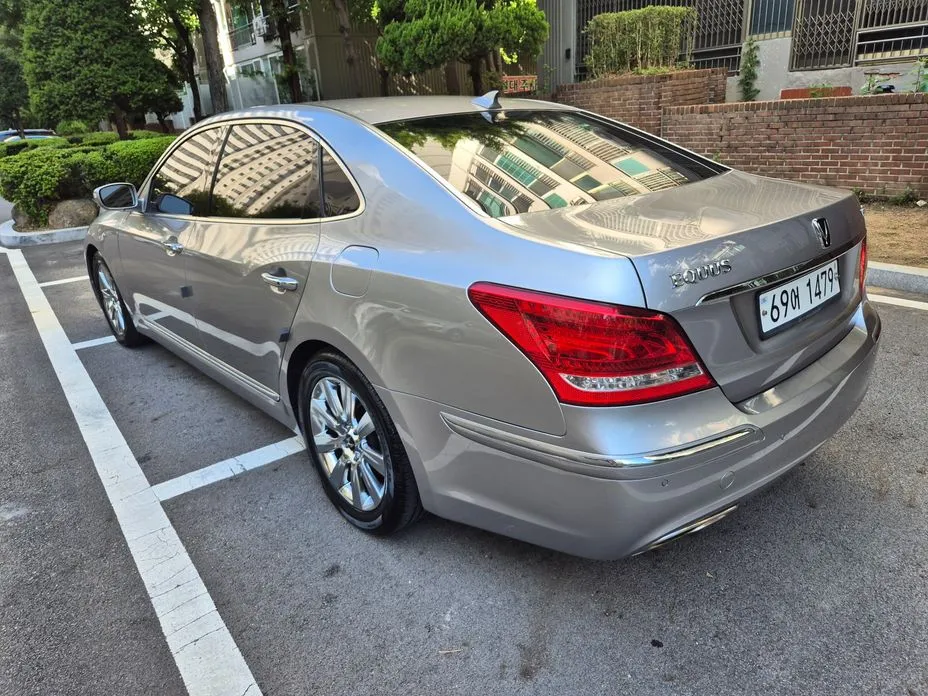 Hyundai Equus