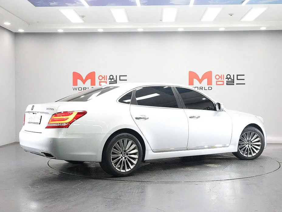 Hyundai Equus