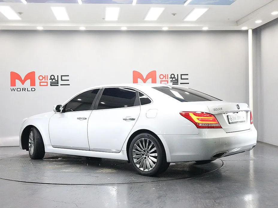 Hyundai Equus