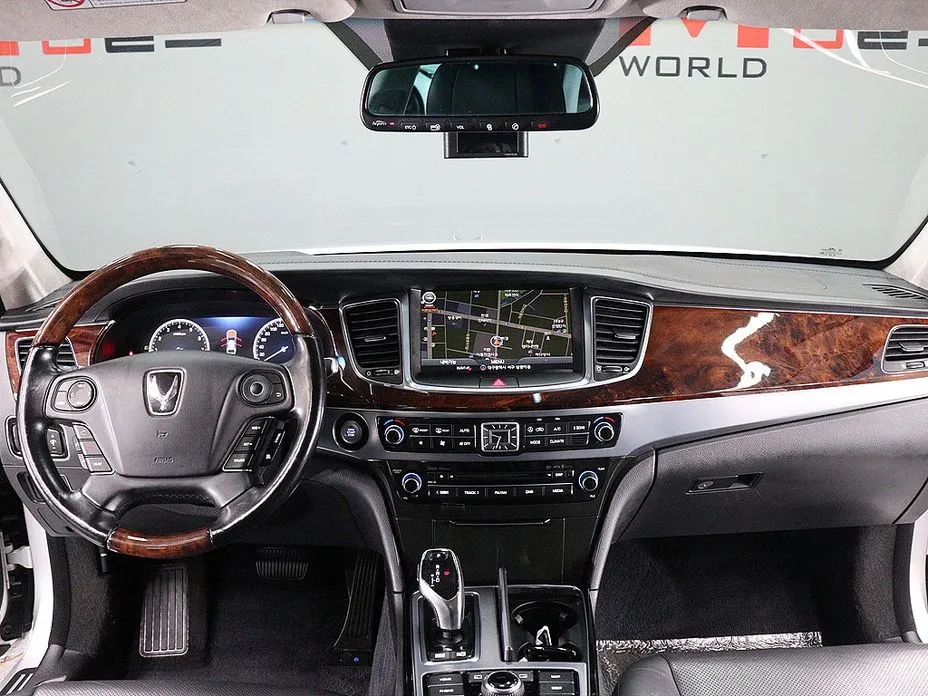 Hyundai Equus