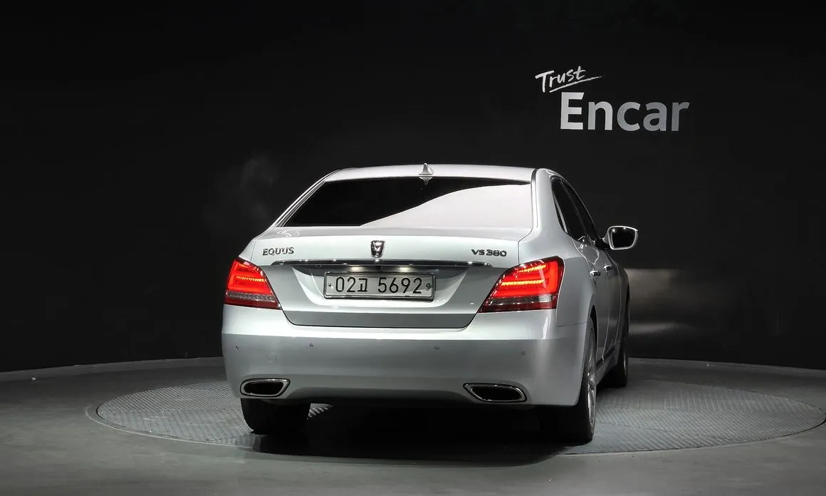 Hyundai Equus
