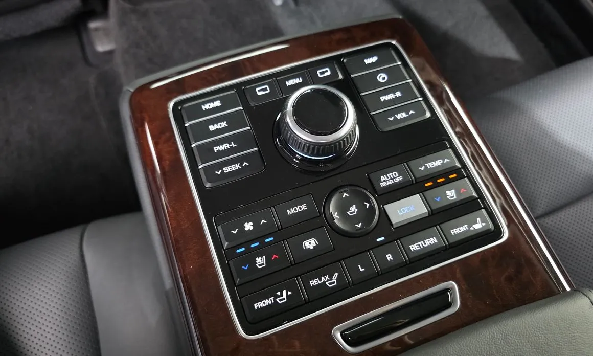 Hyundai Equus
