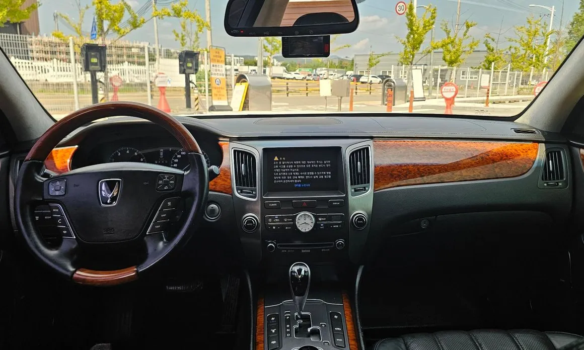 Hyundai Equus