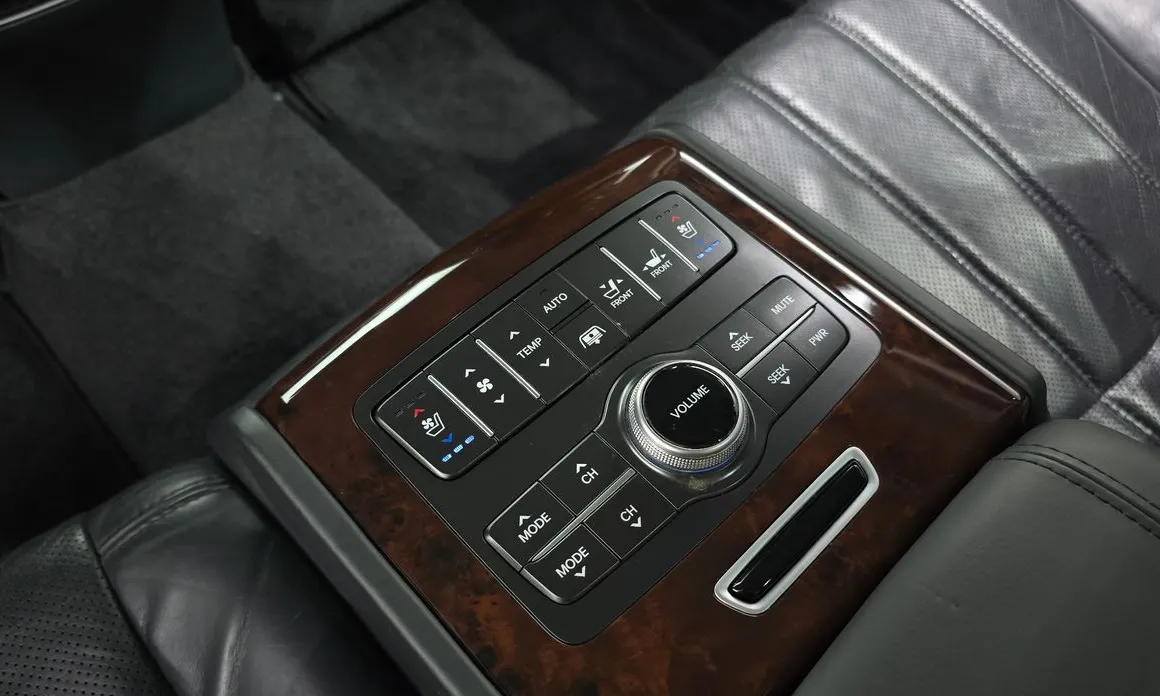 Hyundai Equus