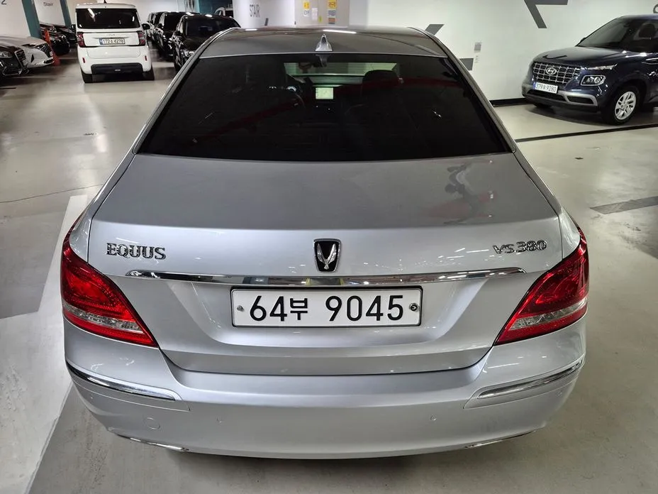 Hyundai Equus