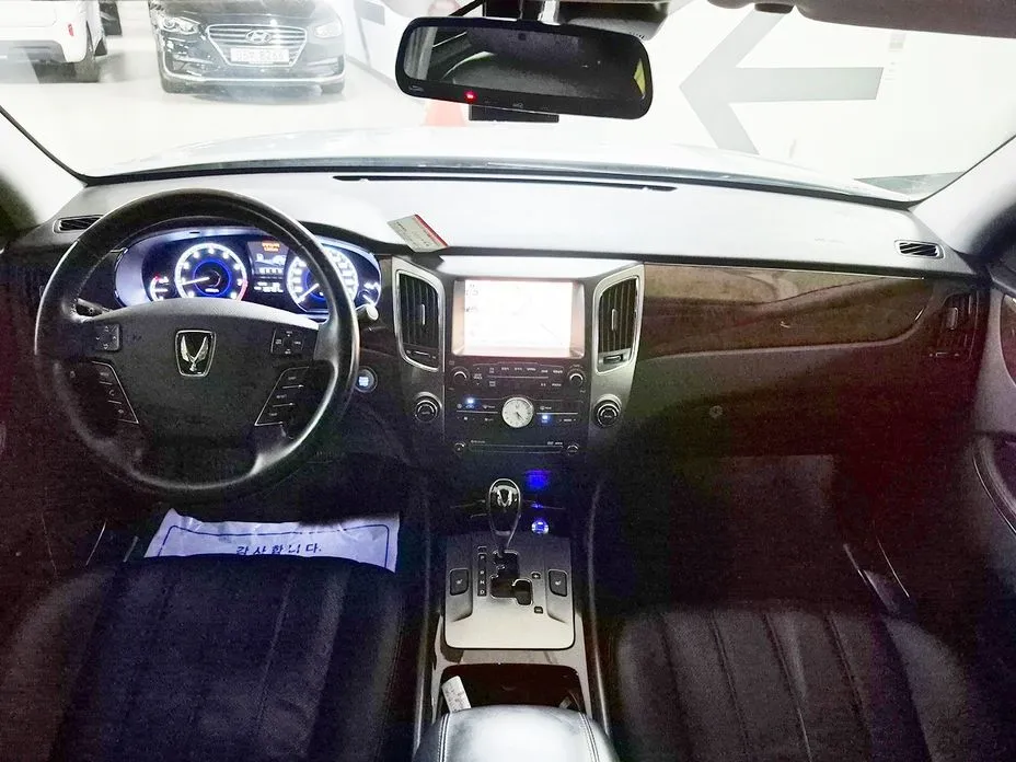 Hyundai Equus
