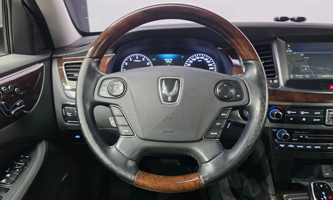 Hyundai Equus