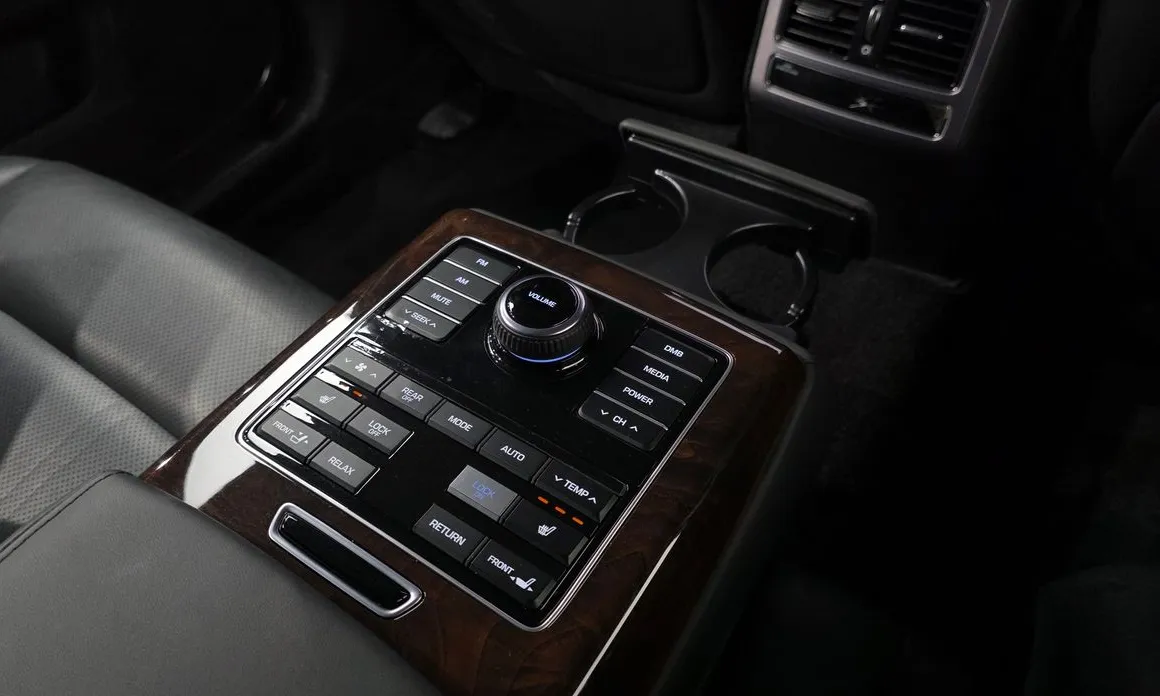 Hyundai Equus