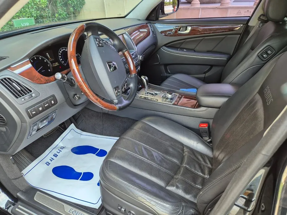 Hyundai Equus