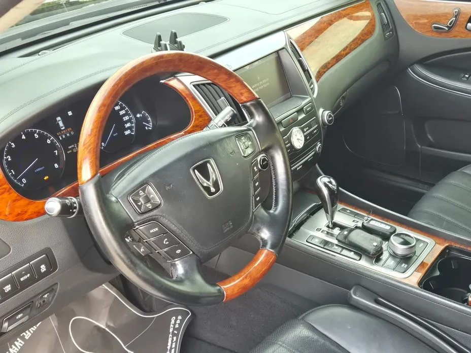 Hyundai Equus