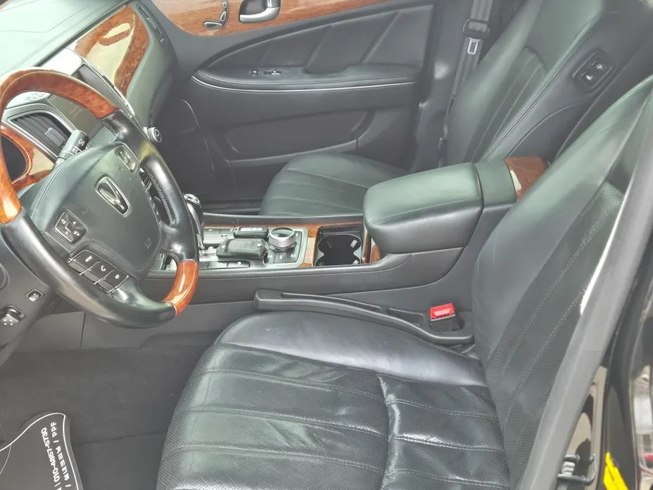 Hyundai Equus