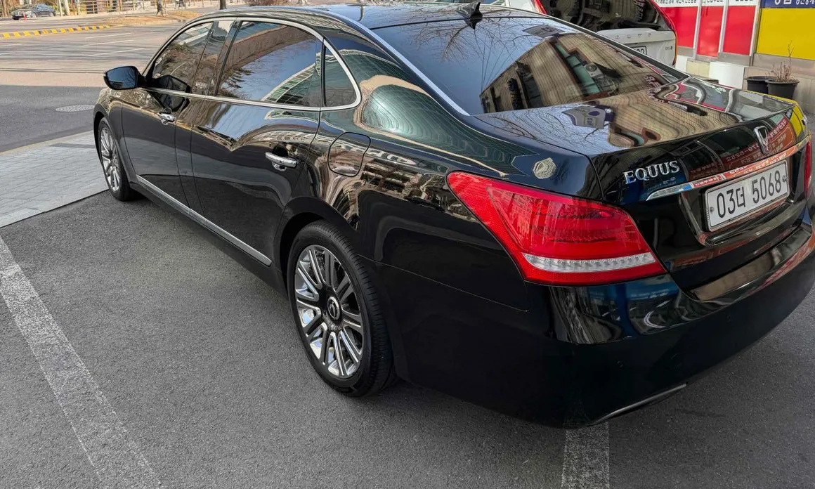 Hyundai Equus