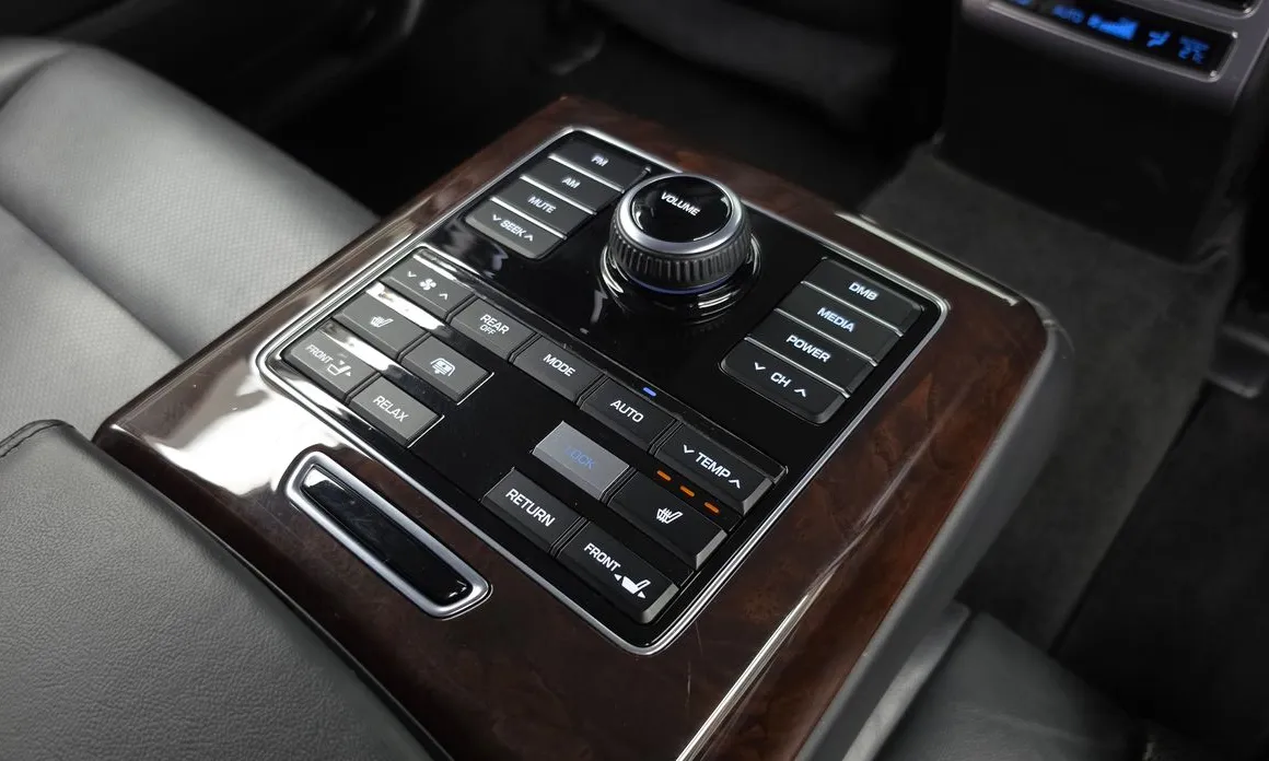 Hyundai Equus