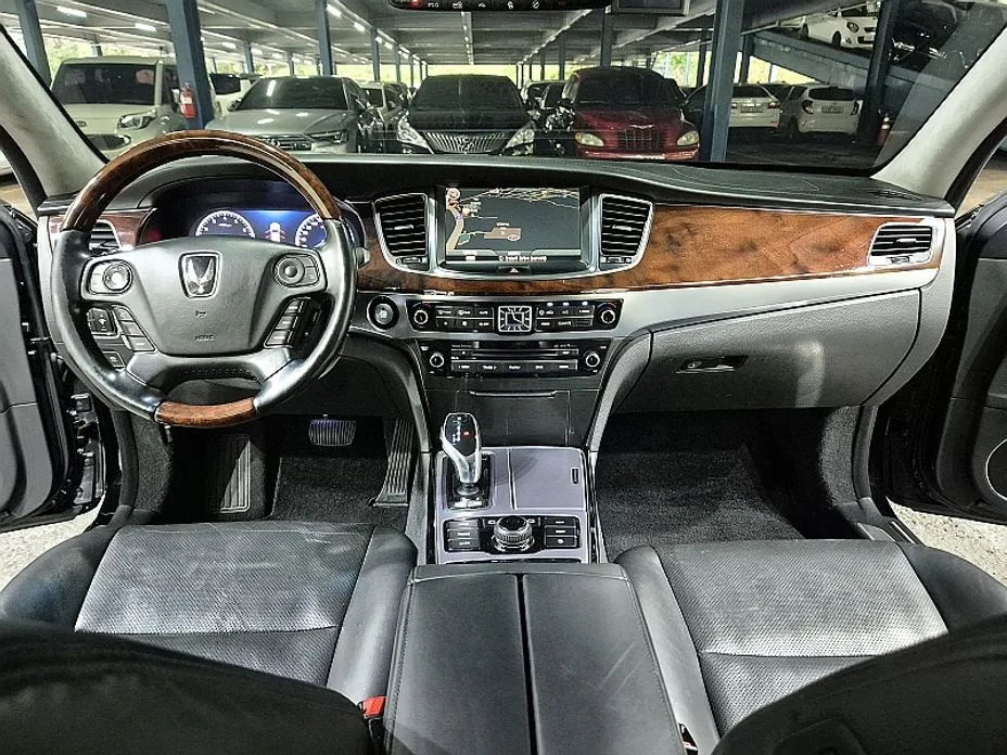 Hyundai Equus